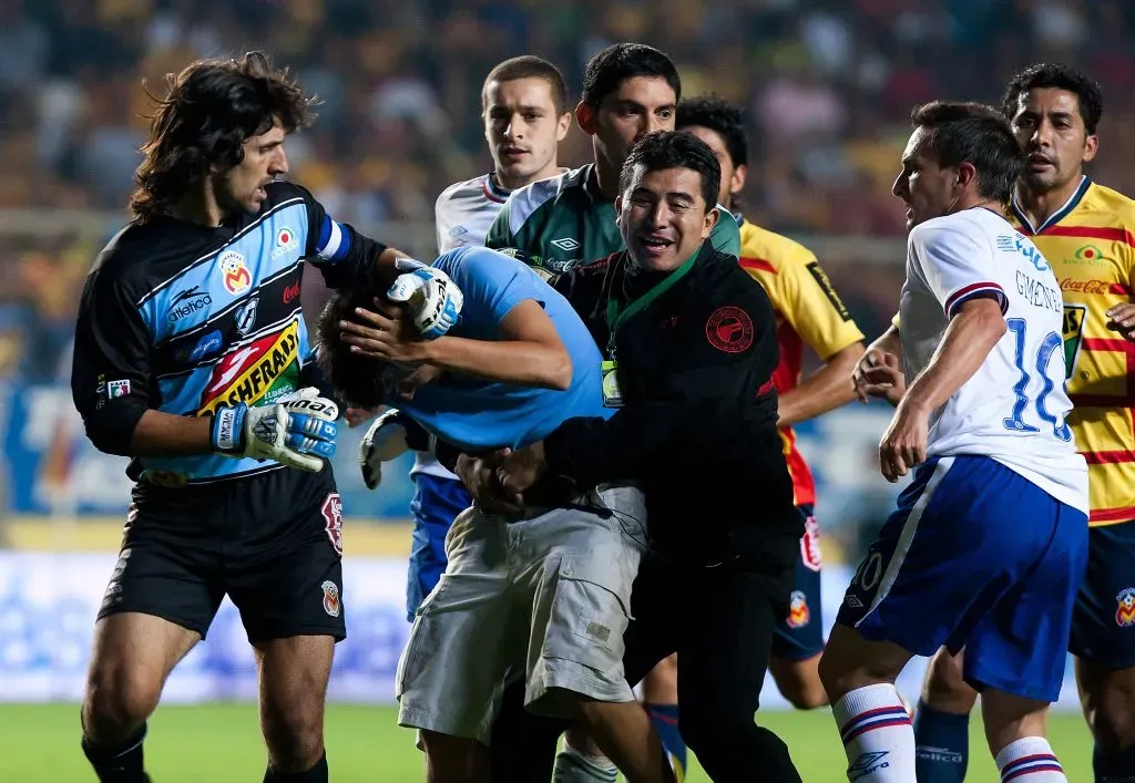 Chaco Giménez reaccionó de mala manera y comenzó a repartir golpes aquella noche de 2011 en Morelia. (Getty Images)