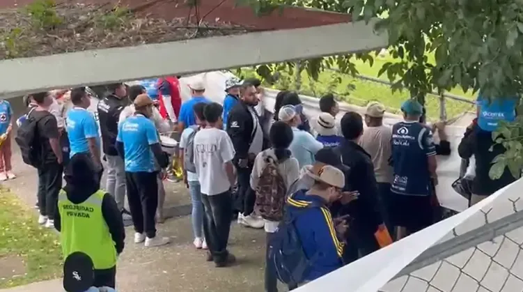 Los fanáticos de Cruz Azul no pudieron ingresar (Marian Flores / El Sol de Puebla)