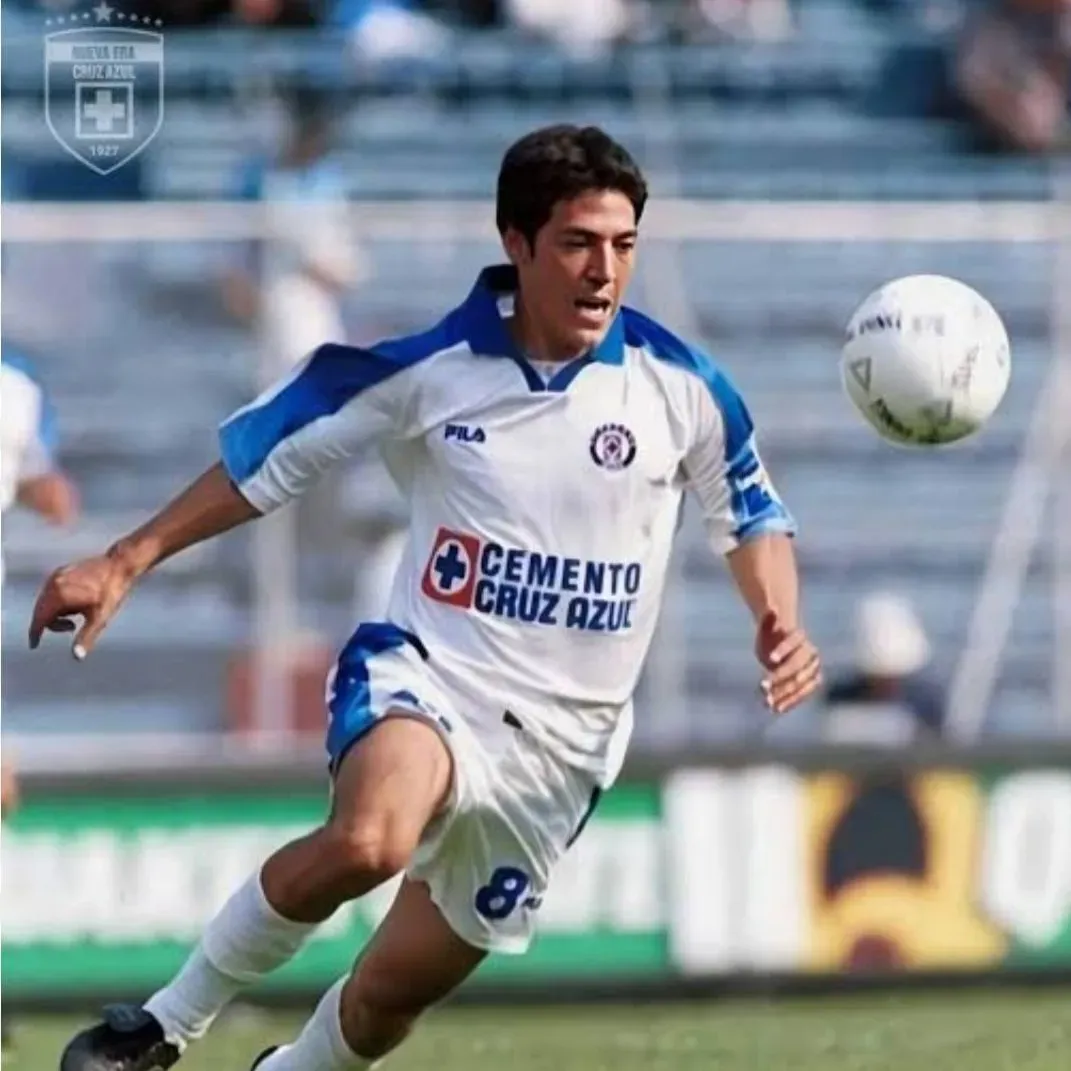 Mauro Camoranesi con la playera de Cruz Azul. (@frotagua42557)