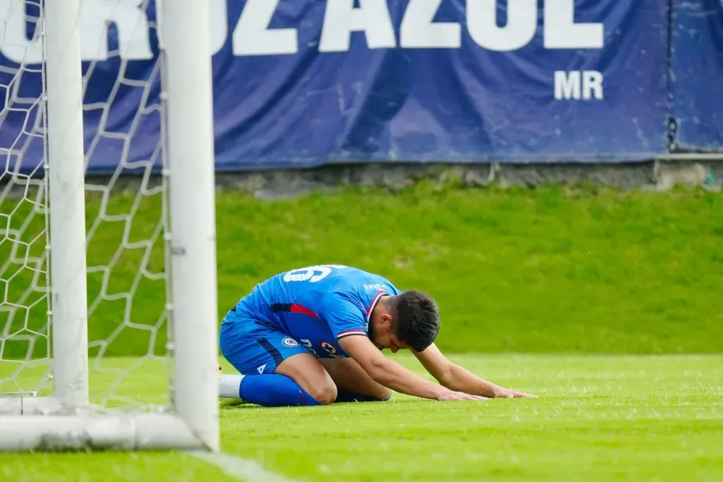 Bryan Casas lamentándose por el empate entre Cruz Azul Sub-21 y América (Imago 7)
