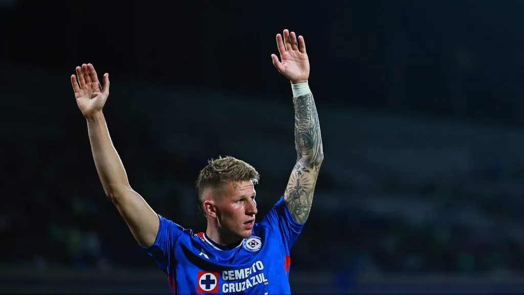 El futbolista polaco apenas ha disputado el 33.22% del total del tiempo de juego en el Apertura 2025. (Getty Images)