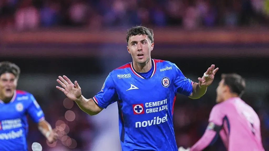 José Paradela recoge elogios de leyendas de la Liga MX.