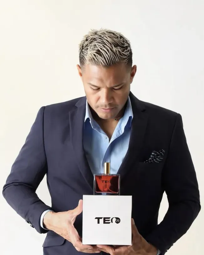 Llegó a Cruz Azul para ser campeón, salió mal y ahora vende perfumes (teogutierrez_)