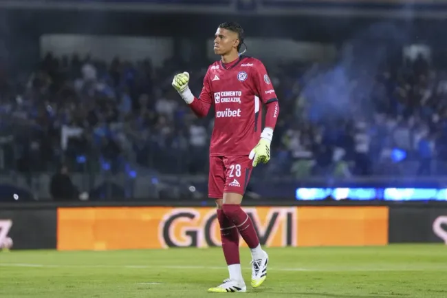 La reacción de Nicolás Larcamón a la nominación de Kevin Mier al The Best (Imago 7)