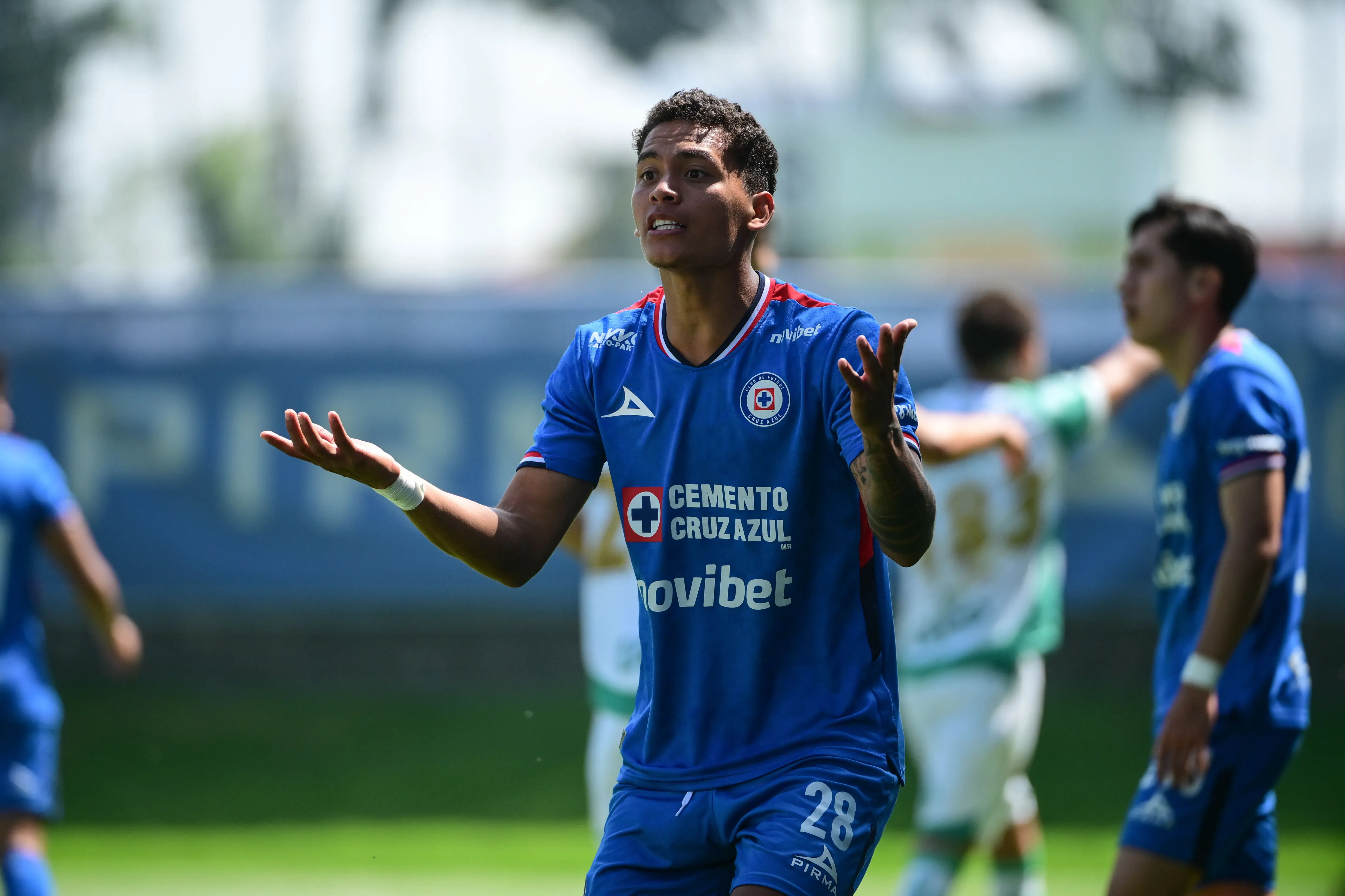 Mauro Zaleta en un partido con Cruz Azul en fuerzas básicas (Imago 7)