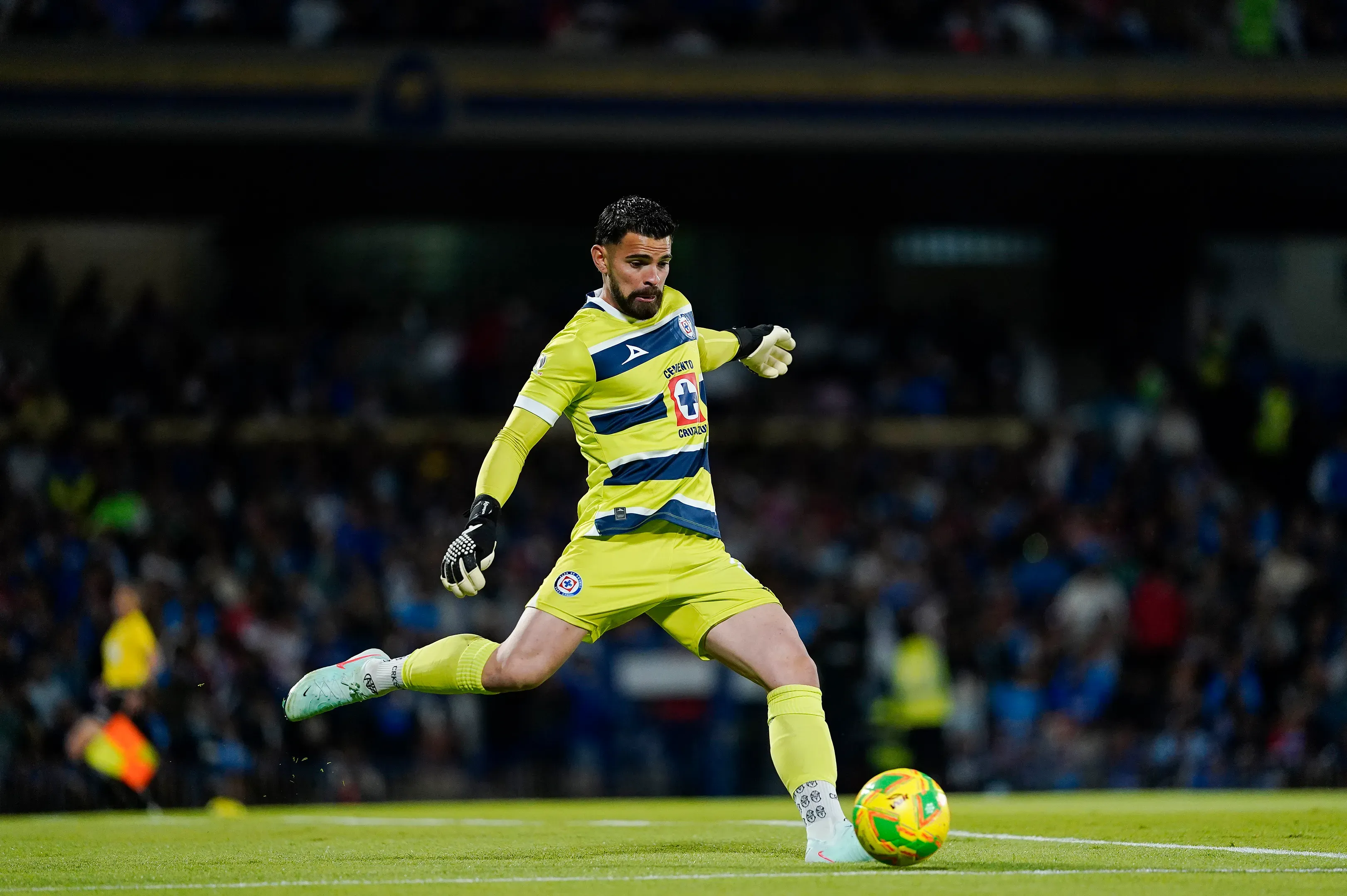 Mientras Kevin Mier jugó 80 partidos, los que sumó Andrés Gudiño (Imago 7)