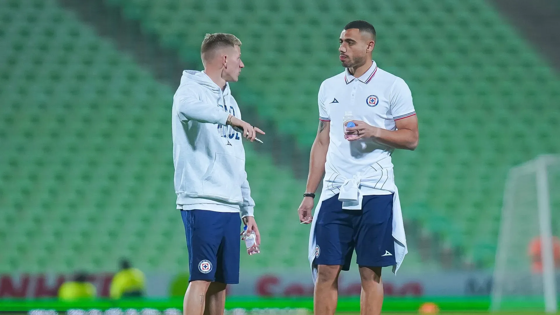 Representantes del polaco se reunirán con Cruz Azul en los próximos días para hablar sobre el futuro del futbolista. (Imago7)