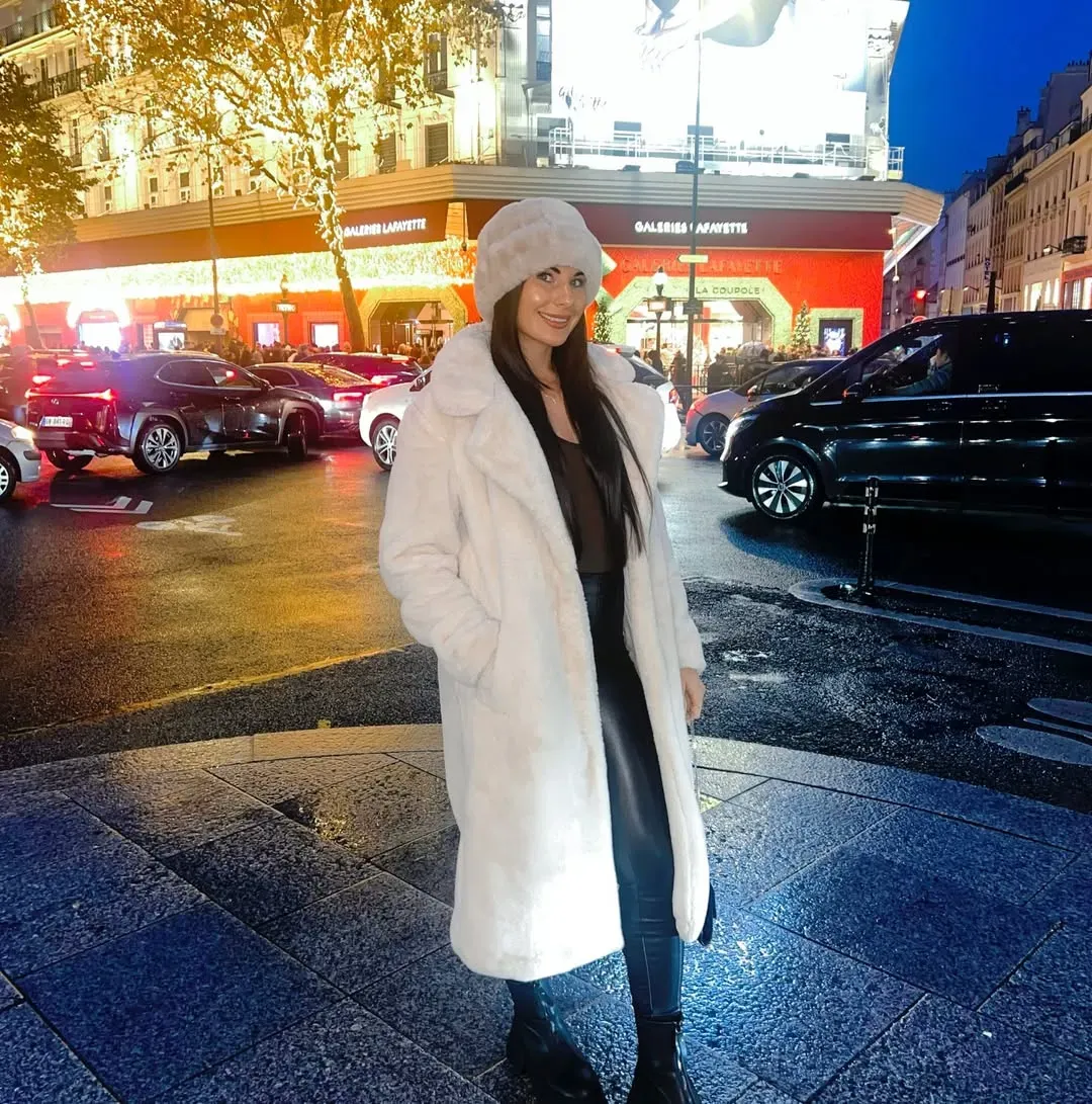 La futbolista británica disfruta de unas merecidas vacaciones en París (IG Robe)