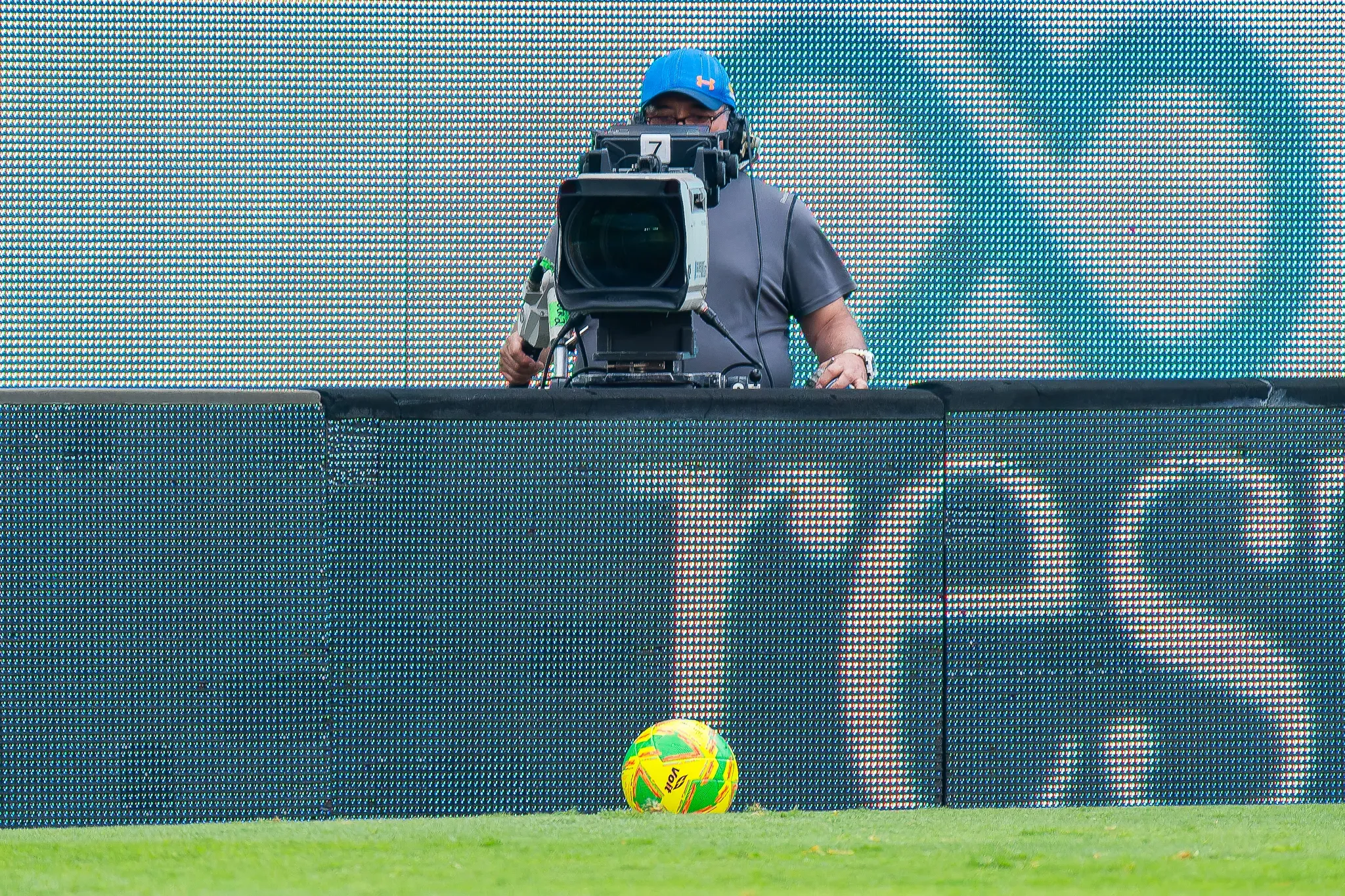 El partido de ida entre cementeros y rojiblancos no se verá en señal abierta (Imago 7)