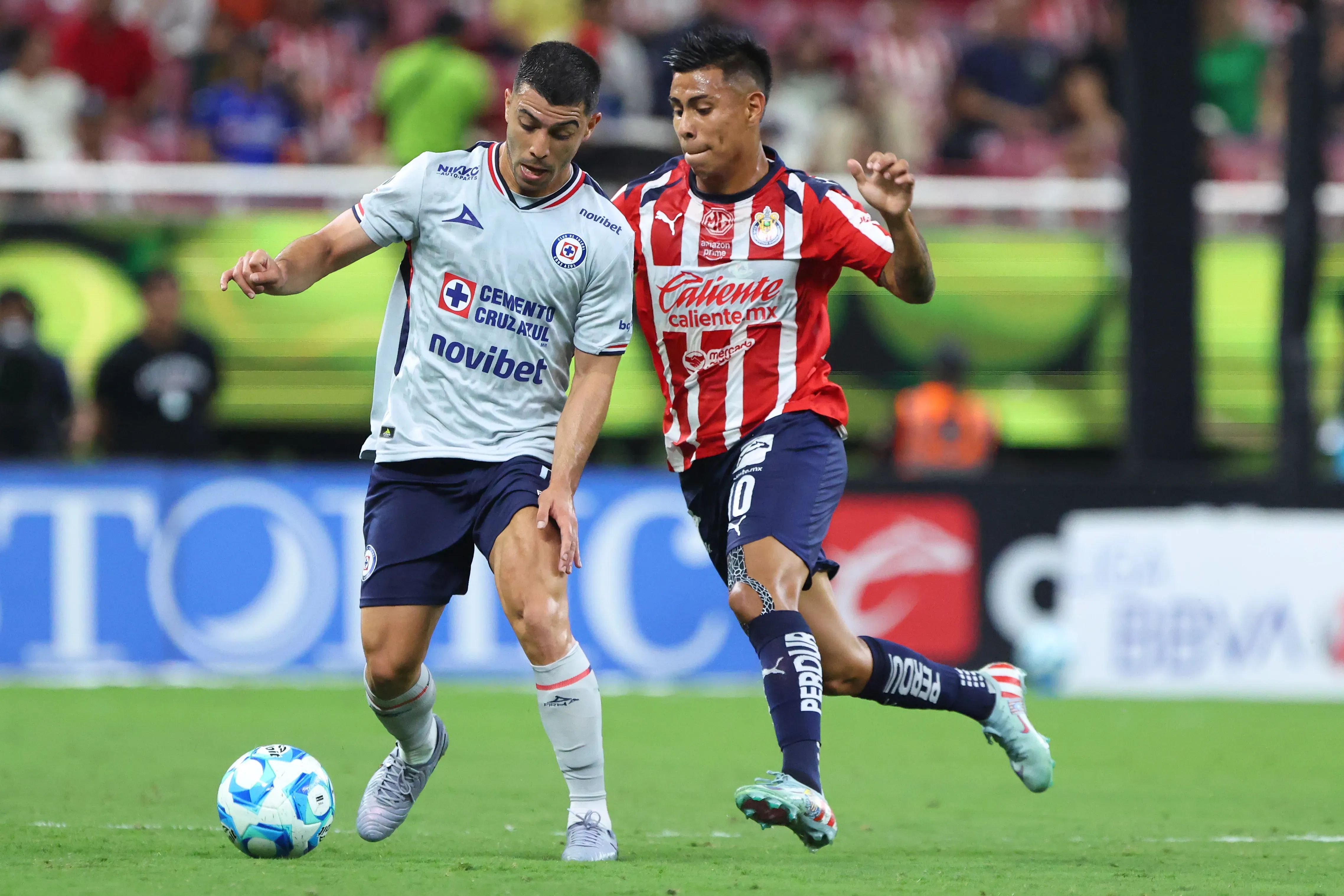 Cruz Azul vs. Chivas irán por TV abierta en la revancha. (Getty Images)