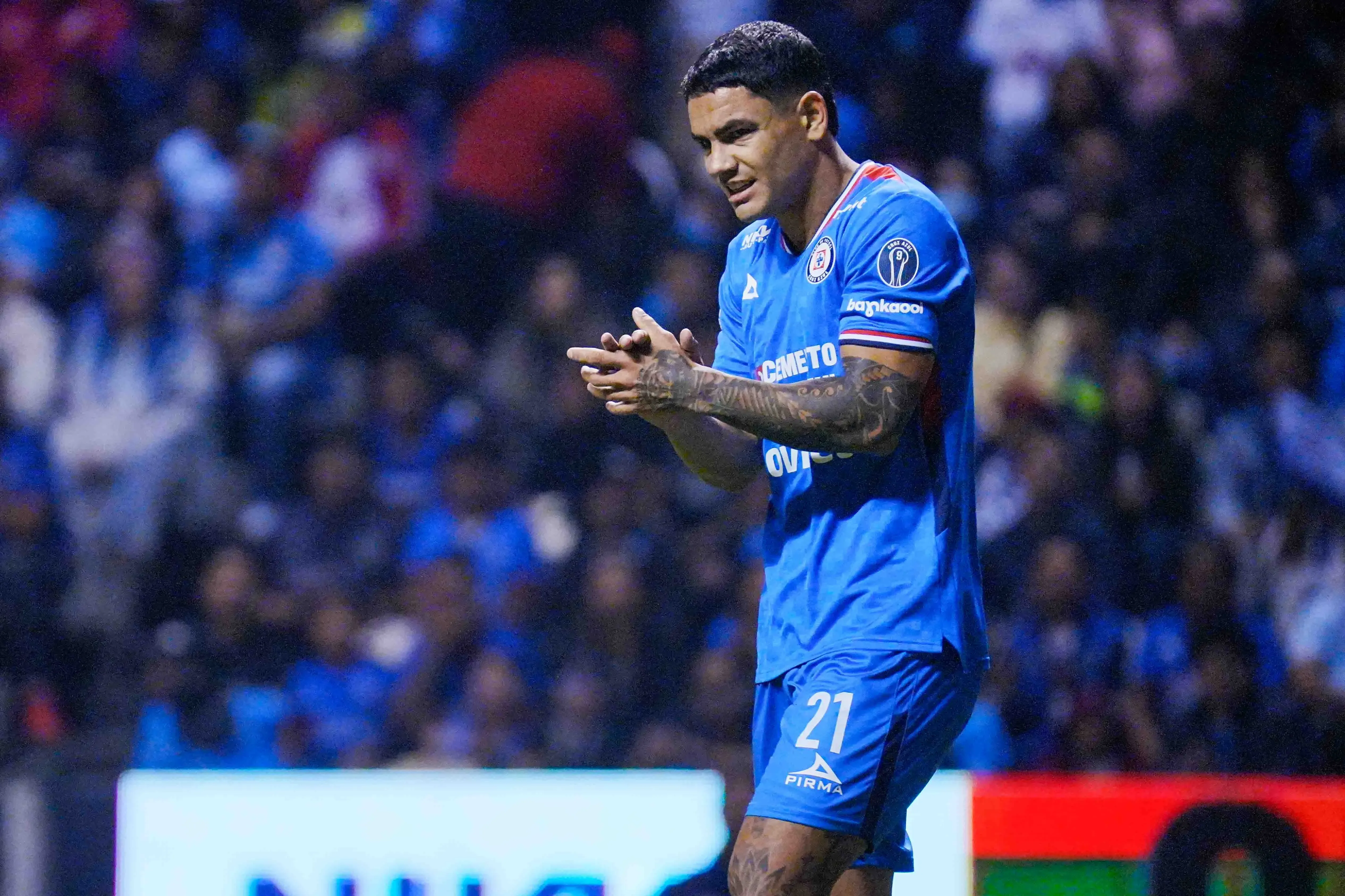 ¿También sale? La decisión de Cruz Azul con Toro Fernández (Imago 7)