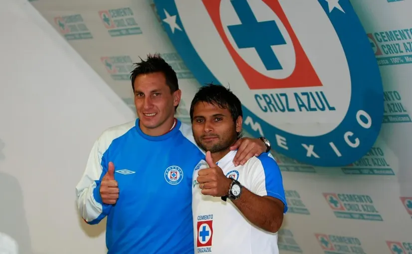 Biancucchi posa con el Chaco Giménez el día de su presentación (Archivo).