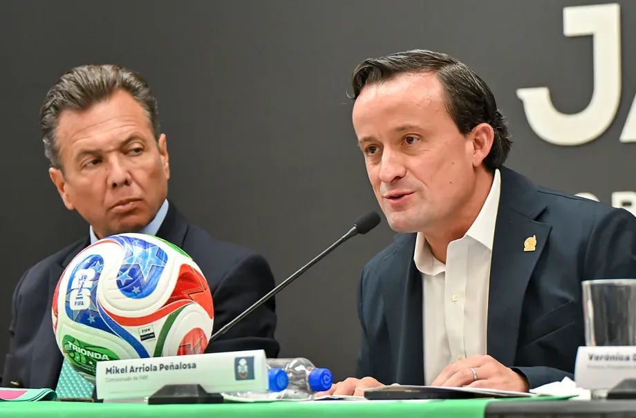 Mikel Arriola fue uno de los directivos que estuvo presente en el acto (Imago 7)