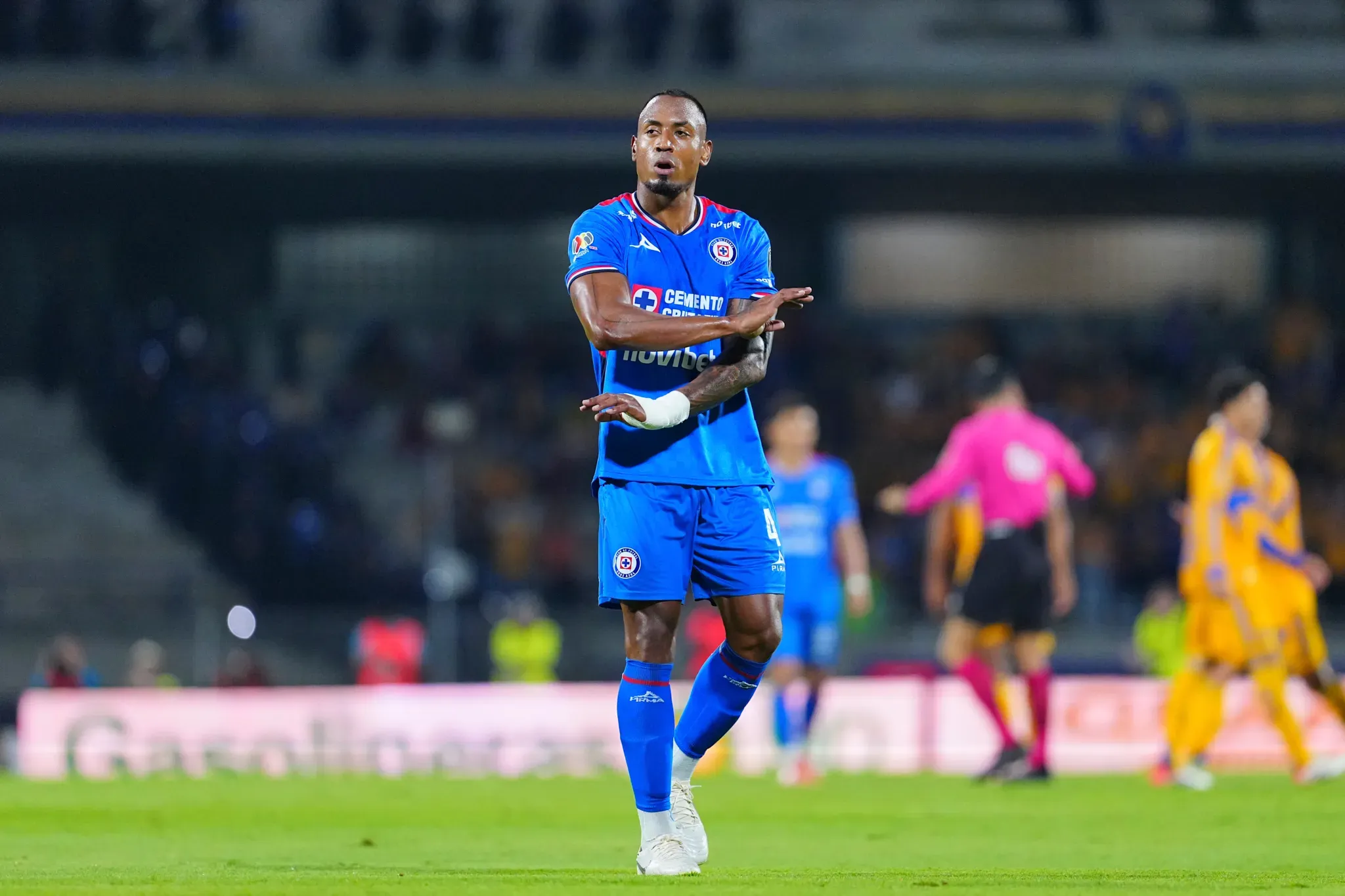 Monterrey buscaría el fichaje de un defensa de Cruz Azul (Imago 7)