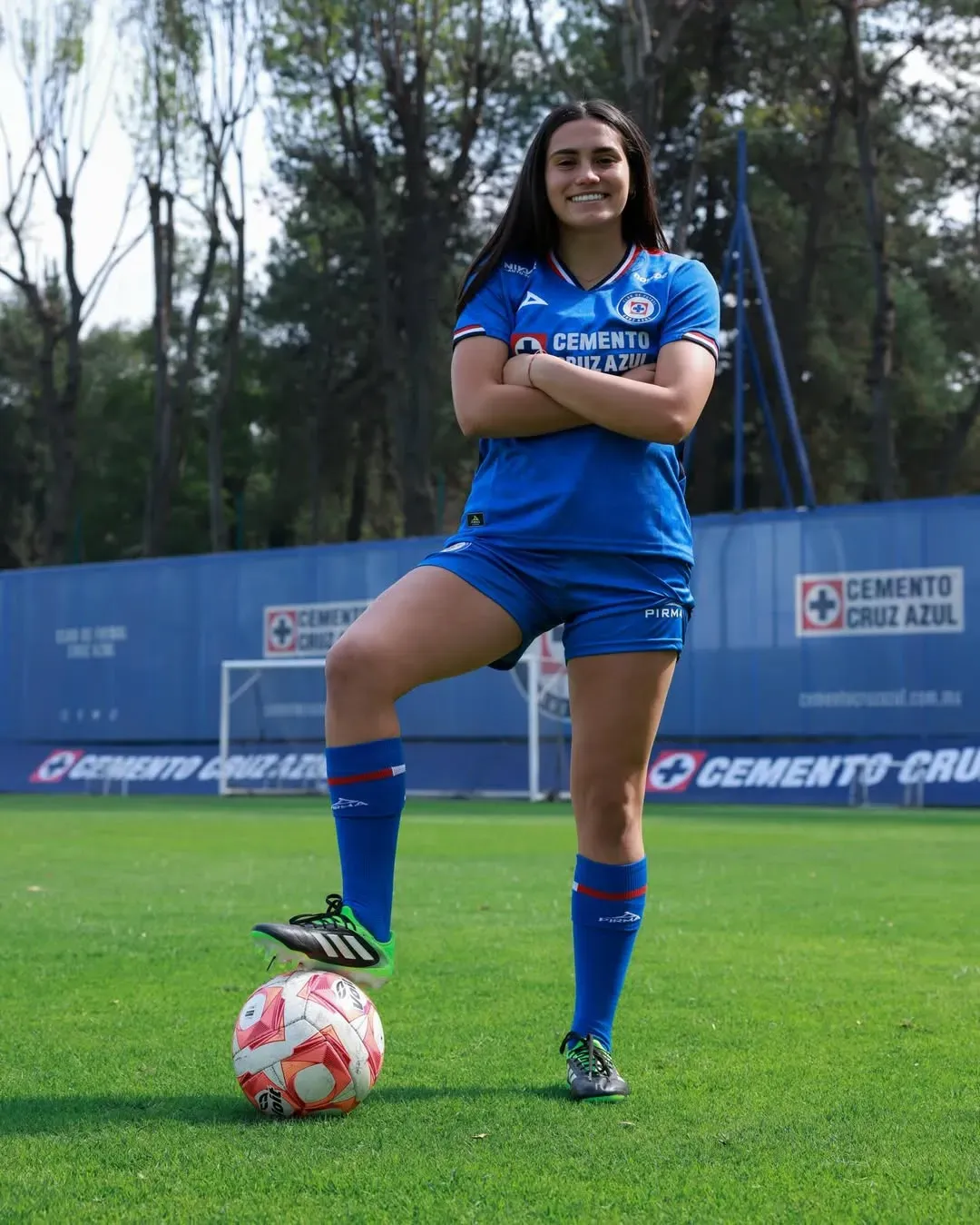 Mía en su presentación en La Noria (Cruz Azul)