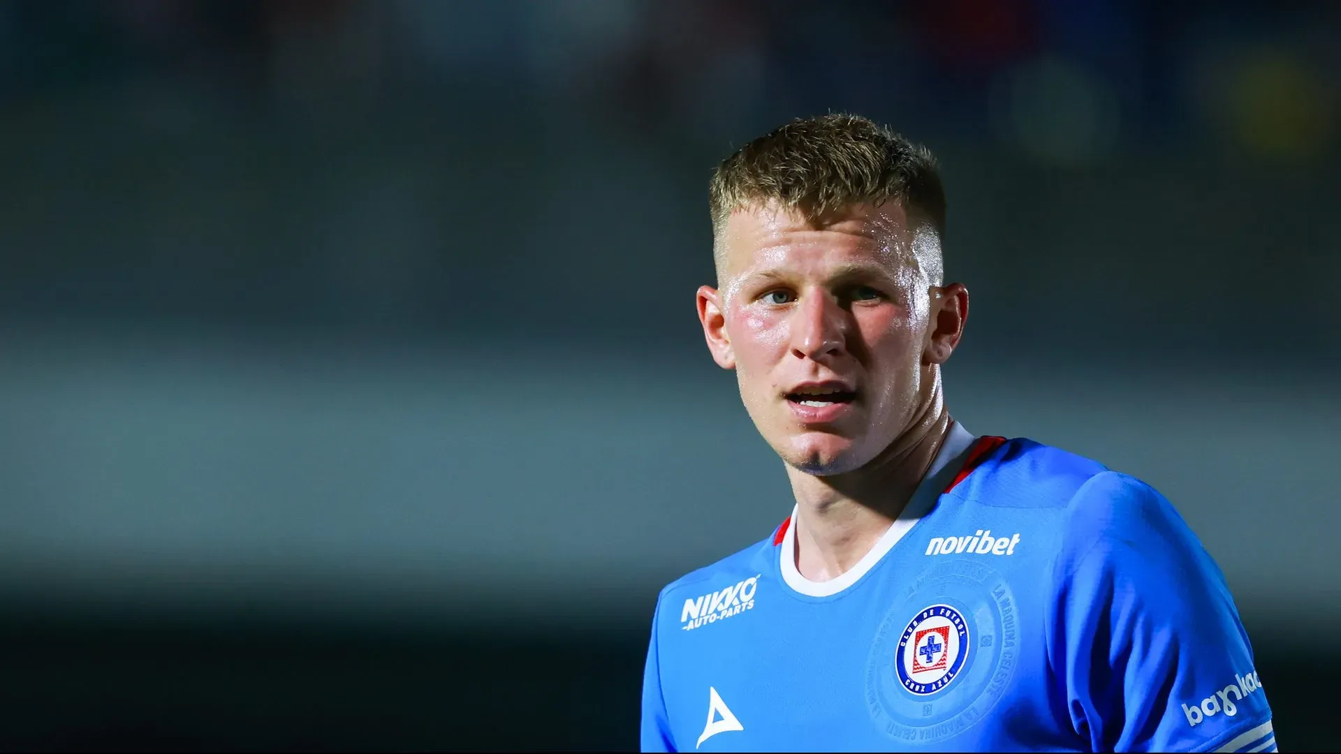 Mateusz Bogusz se dejó ver en Polonia a pesar de que debía reportar con Cruz Azul hace varios días. (JAMMEDIA)