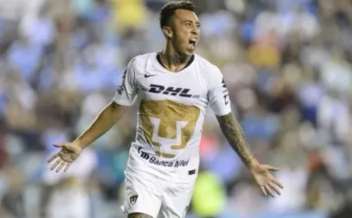 Martín Rodríguez:El ex albo quiere volver a Colo Colo. Pumas no lo tiene en cuenta y lo sacará, pero habría que negociar con los felinos, que lo compraron en 3 millones de dólares en diciembre.