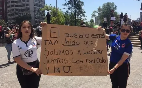 Hinchas de Colo Colo y la U unidos