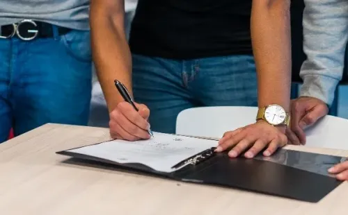 Matías Tobar en la firma de su contrato con Umbro. Foto: Guille Salazar.