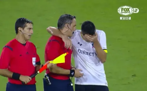 Patricio Loustau consuela a Matías Zaldivia el 0-0 ante Independiente del Valle el 2016, que nos dejó fuera en fase de grupos de Copa Libertadores