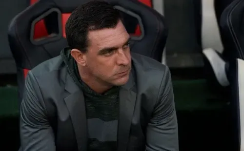 Pablo Guede tuvo que soportar varios momentos tensos en su mandato, donde llegó a ganar cuatro títulos como entrenador de Colo Colo.