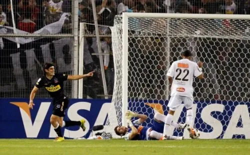 Ezequiel Miralles ganó el Clausura 2009 con Colo Colo. En el plano internacional es recordado por su gran participación en el partido ante Santos de Brasil. El Súper Mirage aportó con un gol y una asistencia en el triunfo 3-2.