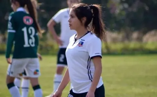 Contreras estuvo durante algunos años en el equipo femenino de Colo Colo, subiendo al primer equipo en el 2017.