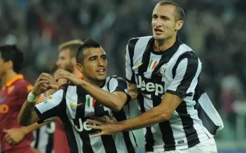 Vidal y Chiellini compartieron en la Juventus en los años del formado en Colo Colo en Italia.