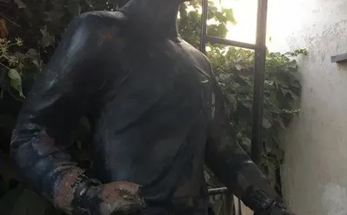 La estatua de Chamaco Valdés/ Fotos: Sebastián Olivares y Radio Cooperativa