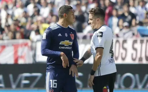 Isaac Díaz enfrentando a Colo Colo.