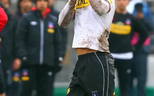 El mítico beso al escudo.