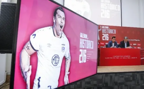 Esteban Paredes Colo Colo