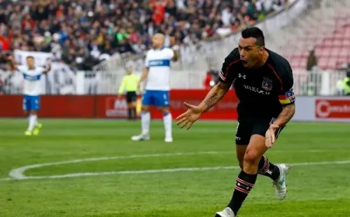 Esteban Paredes actualmente tiene 194 goles con la camiseta de Colo Colo.