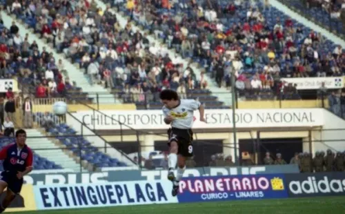 Colo Colo jugó un Superclásico sin el logo del fabricante de su camiseta.