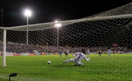 El penal que cambió la situación de Felipe Flores en la campaña donde Colo Colo logró la anhelada estrella 30.