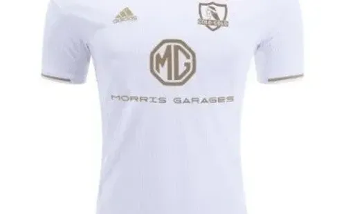 Adidas ya vistió a Colo Colo en el pasado.