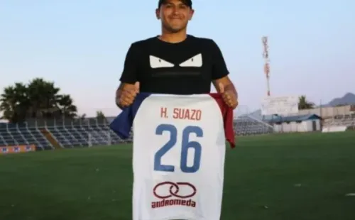 Chupete fue presentado con bombos y platillos en Deportes Santa Cruz, pero sólo alcanzó a estar tres partidos.