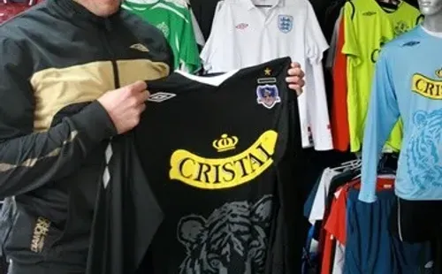 El Tigre con su camiseta personalizada del 2009.