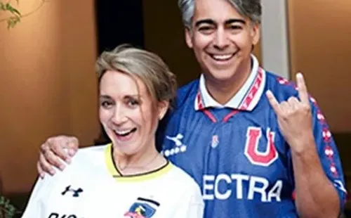 La conductora es una reconocida hincha alba, mientras que MEO alienta a la U.