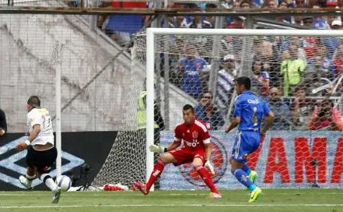 Flores definiendo ante Luis Marín / FOTO: Agencia Uno