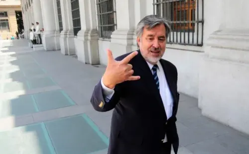El senador por la Región de Antofagasta es un reconocido hincha albo.