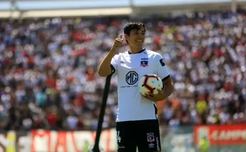 Matías fue presentado ante una multitud en el Estadio Monumental