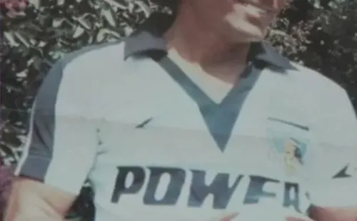 Julio Iglesias vistiendo la camiseta del Cacique.