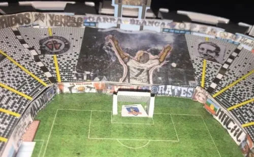 Hasta un lienzo de Paredes agregaron en este puzzle del Monumental.