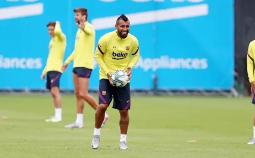 Arturo VIdal volvió a los trabajos con el Barcelona.