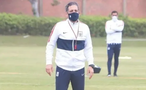 Mario Salas llegó a un elenco que apenas suma siete puntos en seis encuentros en el fútbol peruano..