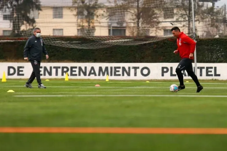 Colo Colo entrena en el Estadio Monumental, y durante los próximos días espera sumar una nueva etapa cuando jueguen 11 contra 11.