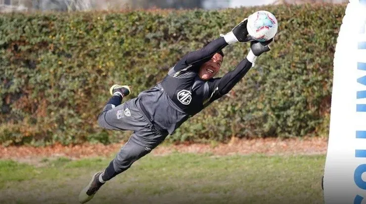 Miguel Pinto atajando en Colo Colo
