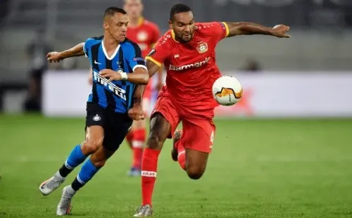 Alexis entró a buen nivel ante el Leverkusen, pero un problema muscular instaló la preocupación / FOTO: Getty Images