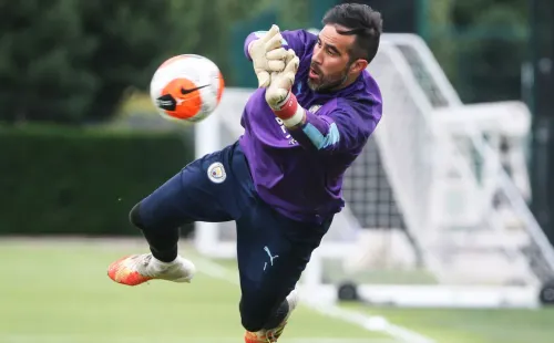 Claudio Bravo dejó oficialmente el Manchester City.